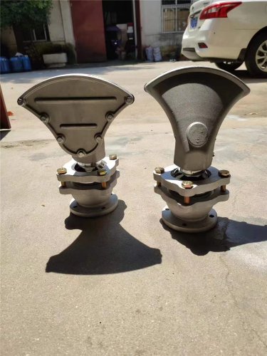灑水車萬向可拆卸前噴頭（不銹鋼萬向旋轉(zhuǎn)底座，全鋁合金可拆卸清洗的鴨嘴頭）