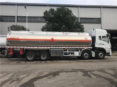 重汽斯太爾前四后八27.7方鋁合金運(yùn)油車，20.4噸鋁合金油罐車