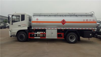 東風天錦13.8方運油車，天錦單橋11.5噸油罐車